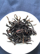 Load image into Gallery viewer, Phoenix Narcissus Oolong (Aged Tree) \ Feng Huang Shui Xian (Lao Cong) 凤凰水仙 （老枞）
